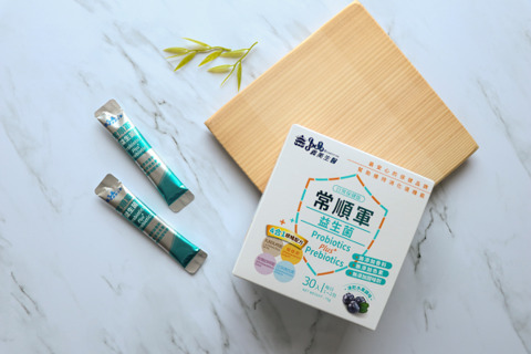 。產品規格：30包入/盒杜邦Danisco高品質益生菌可幫助維持消化道機能。水萃菊苣纖維，可促進腸胃蠕動。冷凍乾燥藍莓粉調味，口味清甜，大人小孩都喜歡。市售最單純的益生菌，無人工香料、色素及甜味劑等賦