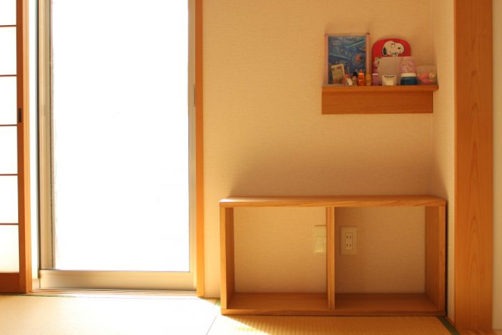 リビング横の和室に、横向きで設置