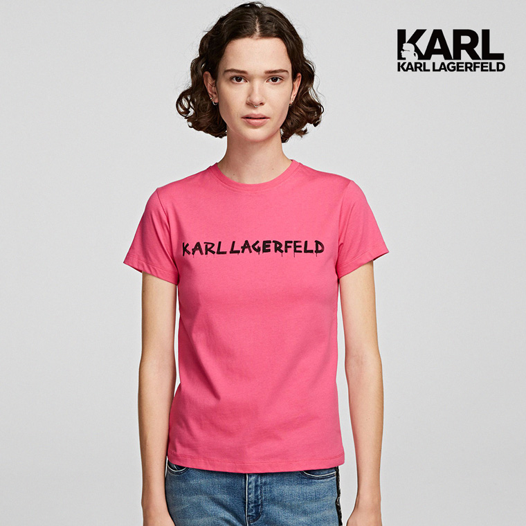 為您帶來休閒酷的外觀。受到街頭藝術的啟發，新的karl塗鴉徽標裝飾了這款純棉t恤上。胸部有karl塗鴉徽標球衣，印花，徽標，單色，圓領，短袖成分100％棉