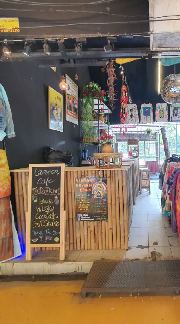 lamoon cafe
