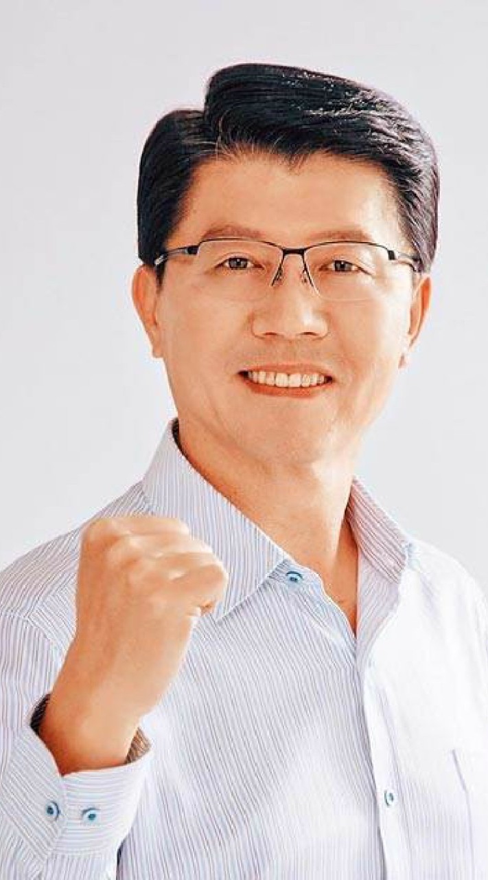 謝龍介東山再起加油團