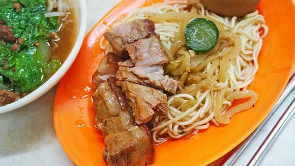 【台北美食】晴光姑嫂麵-70元就可以吃到有菜有肉有麵的焢肉麵小吃