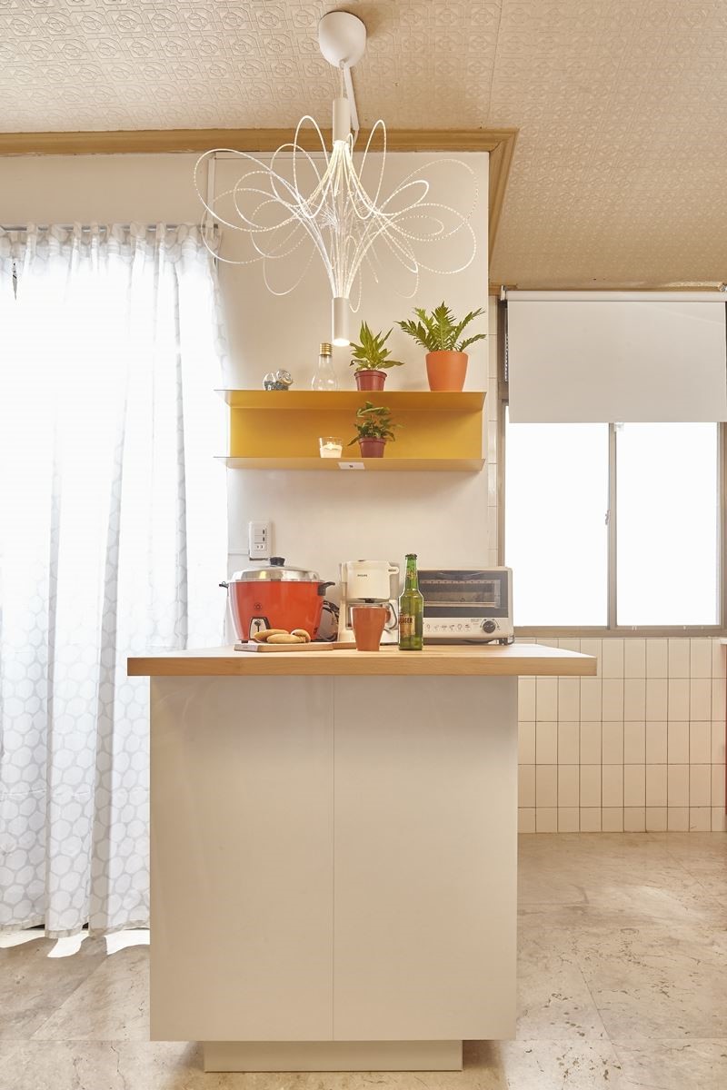 專家好物推薦：METOD 廚房中島組合、TUTEMO 開放式廚櫃、BOTKYRKA 掛牆式層架NT.$995元。