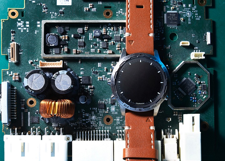 AMARQ 非凡時刻系列，象徵著精密結構與嚴謹工序的科技結晶。