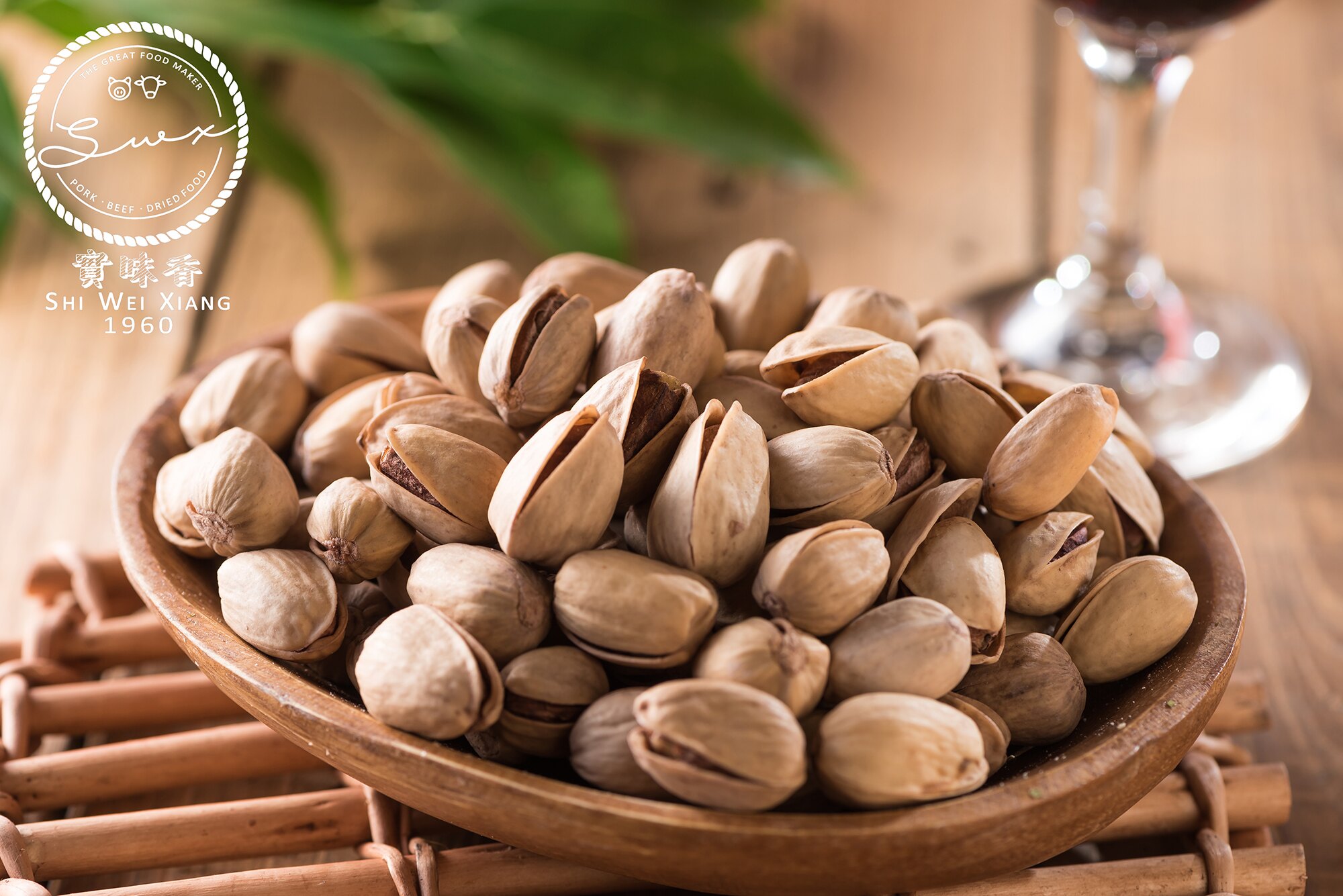 手工製作，嚴選食材，遵循古法製成