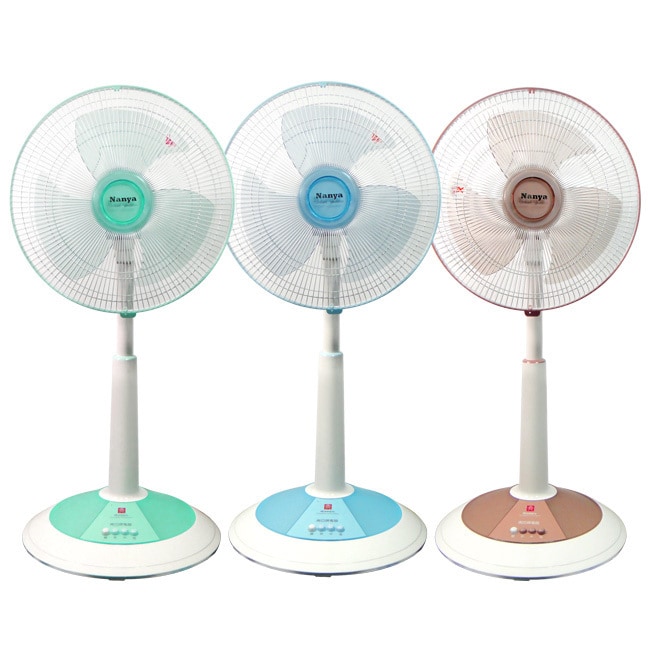 詳細介紹 此為廠商直送商品， 預計出貨日2-5天 ＊扇葉尺寸: 35cm ＊20mm純銅線馬達持久不發燙 ＊高轉速靜音馬達堅固耐用 ＊三片式AS透明扇葉設計，風力柔和舒適 ＊強/中/弱三段風量按鍵式開