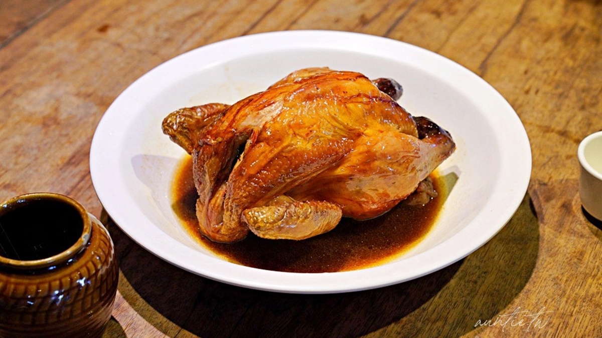 暑假準備衝一波！花蓮10家「從早吃到晚」美食攻略：黃金梅子雞、排隊臭豆腐