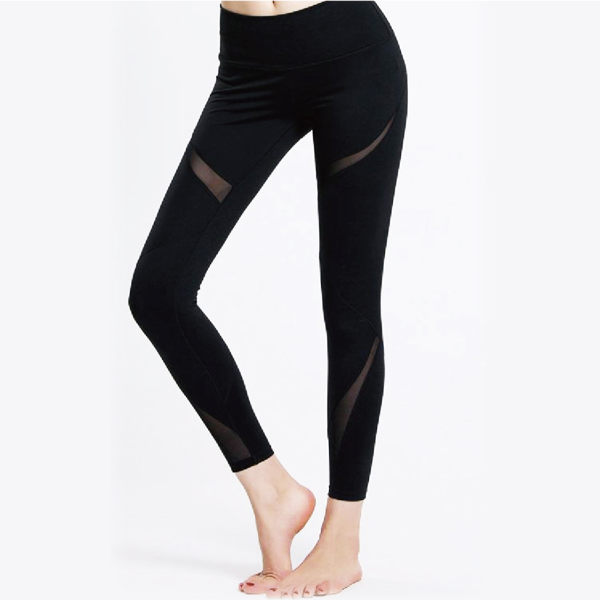 ※嚴選親膚材質，輕盈棉著感n※線條拼接設計，提升透氣效能n※經典簡約設計，健身房首選