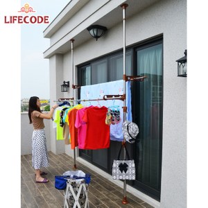 頂天立地迫緊衣架，陽台/房間,狹窄空間皆可使用 最彈性尺寸，左右可調，上下可調，最寬至300公分 多配件，附2支伸縮掛衣桿+4支3孔掛勾+4支包包勾 多變化設計，可以整組使用，亦可單桿使用