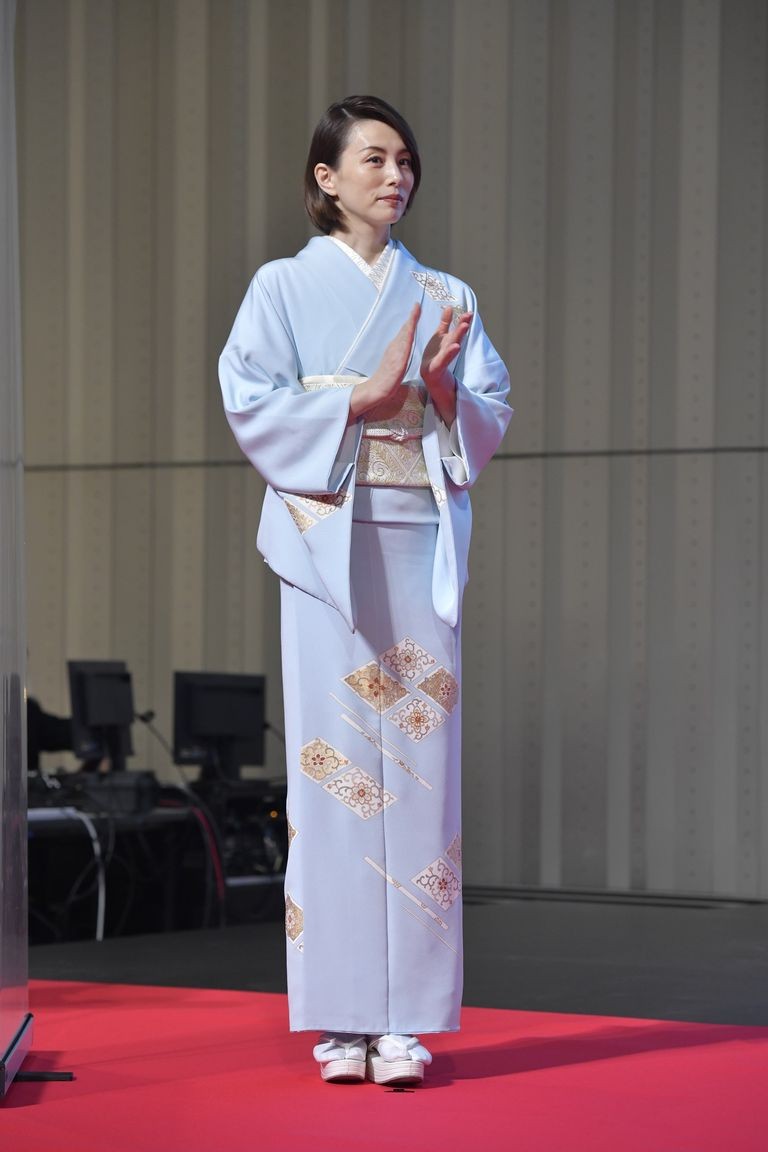 米倉涼子さん 映画祭で見せた清楚な訪問着の着こなし 婦人画報