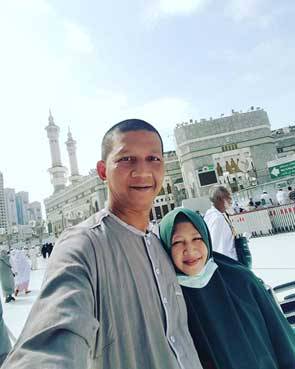 Rowman Ungu Sedang Ibadah Haji Ibunda Meninggal Dunia