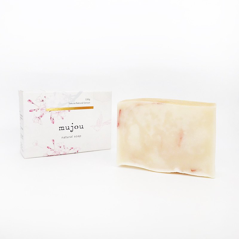 在櫻花盛開的季節，儲存其能量，細緻封存在皂裡 陪伴渡過晚上緩慢安靜的時光
