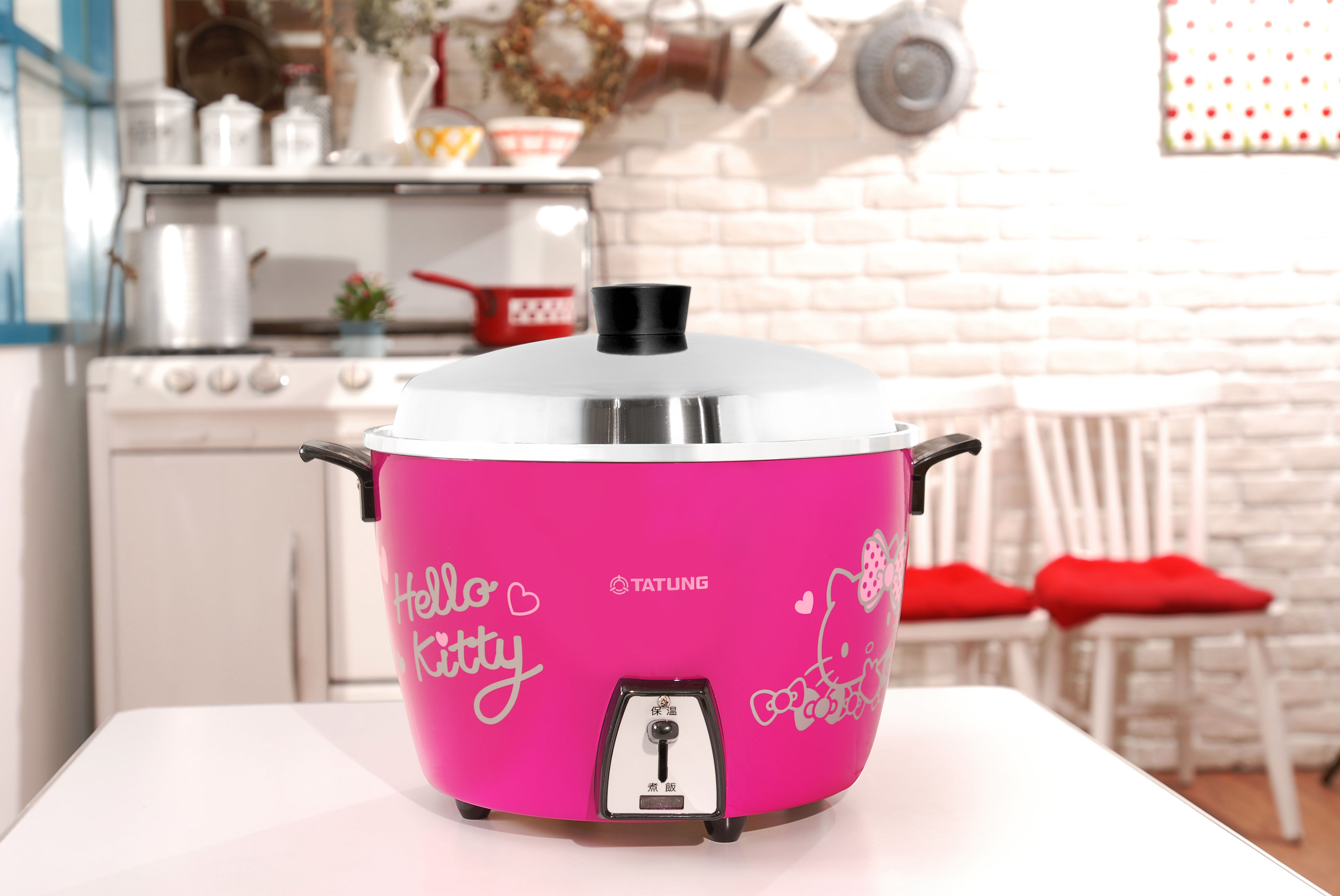 粉紅狂潮來了！Hello Kitty 櫻桃粉電鍋登場～