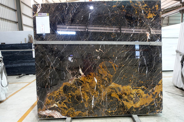 銀狐大理石-八里聯利石材，大理石材推薦，翡翠、瑞士白大理石，白色系大理石，電視牆、玄關、浴室、檯面適用大理石，有礦山自產自銷的大理石材廠推薦