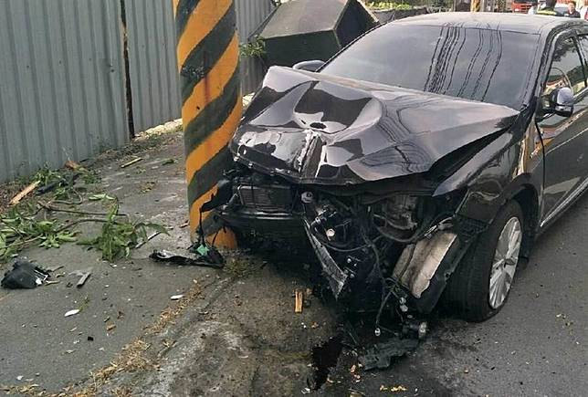 東勢自撞離奇車禍　後座老闆繫安全帶仍喪命
