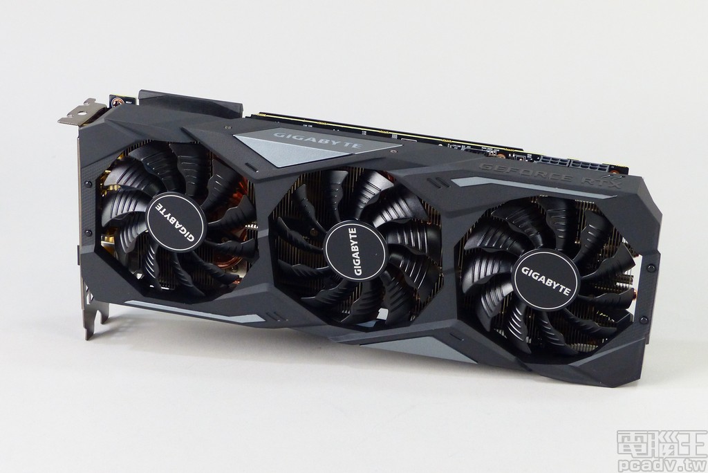 GIGABYTE GeForce RTX 2080 Gaming OC 8G 顯示卡，長度達 285mm