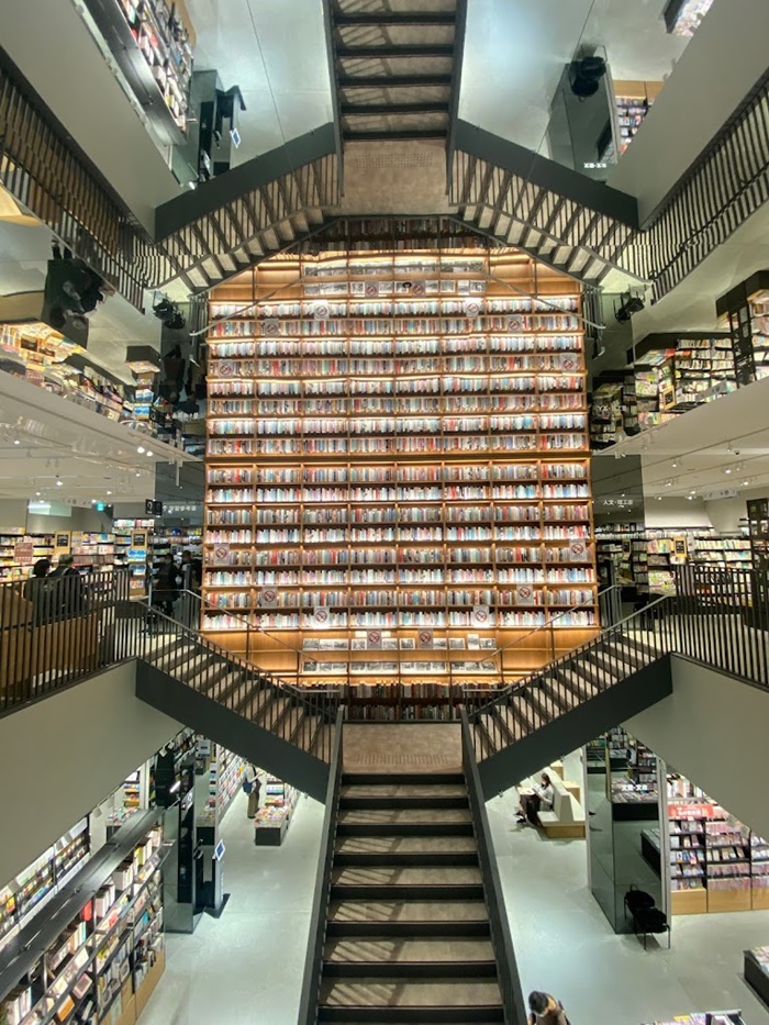 TSUTAYA BOOKSTORE 則武新町