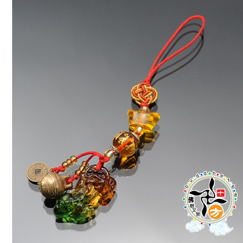 貔貅(琉璃) 約 3公分 掛飾 總長約12公分 介紹:貔貅是以財為食的納食四方之財中國傳統是有