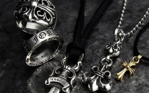 著名的十字架和匕首。