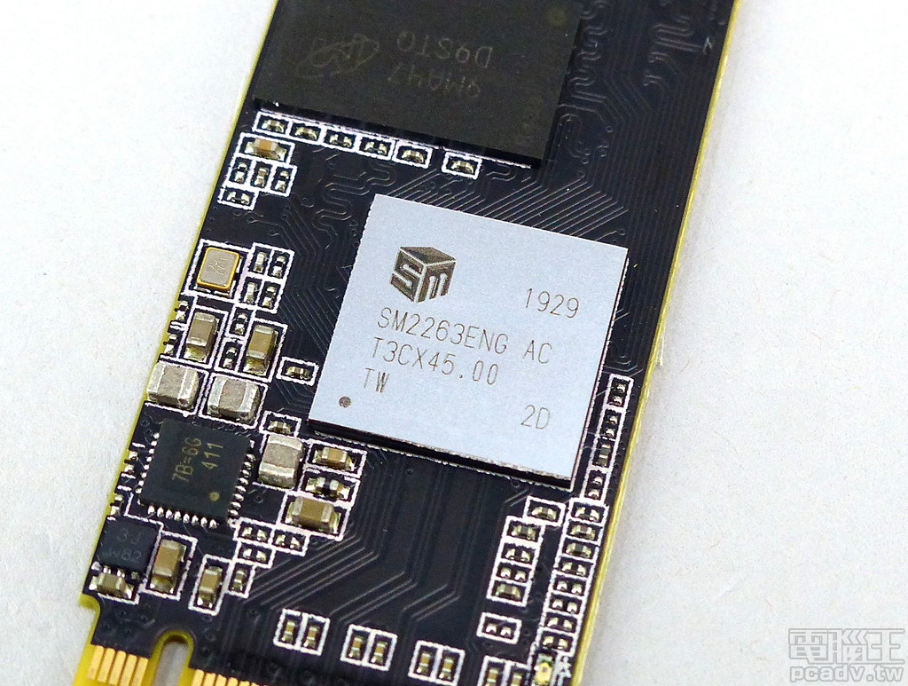 該 SSD 控制器為 SM2263ENG。