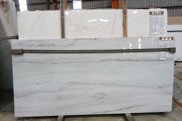 銀狐大理石-八里聯利石材，大理石材推薦，翡翠、瑞士白大理石，白色系大理石，電視牆、玄關、浴室、檯面適用大理石，有礦山自產自銷的大理石材廠推薦