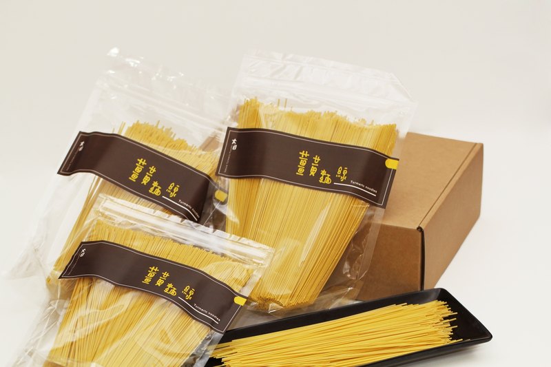 用心製作的日曬手工薑黃麵線，好吃、健康、又美味！ 看的到最安心！將食物本身讓消費者看的到，並考量料理保存之便利性，以透明夾鏈立袋裝麵線，未食用完畢，也能輕鬆保鮮隔絕空氣進入，加上包裝袋本身具站立功能，