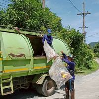 รถเก็บขยะคันที่2 (81-5004นศ)