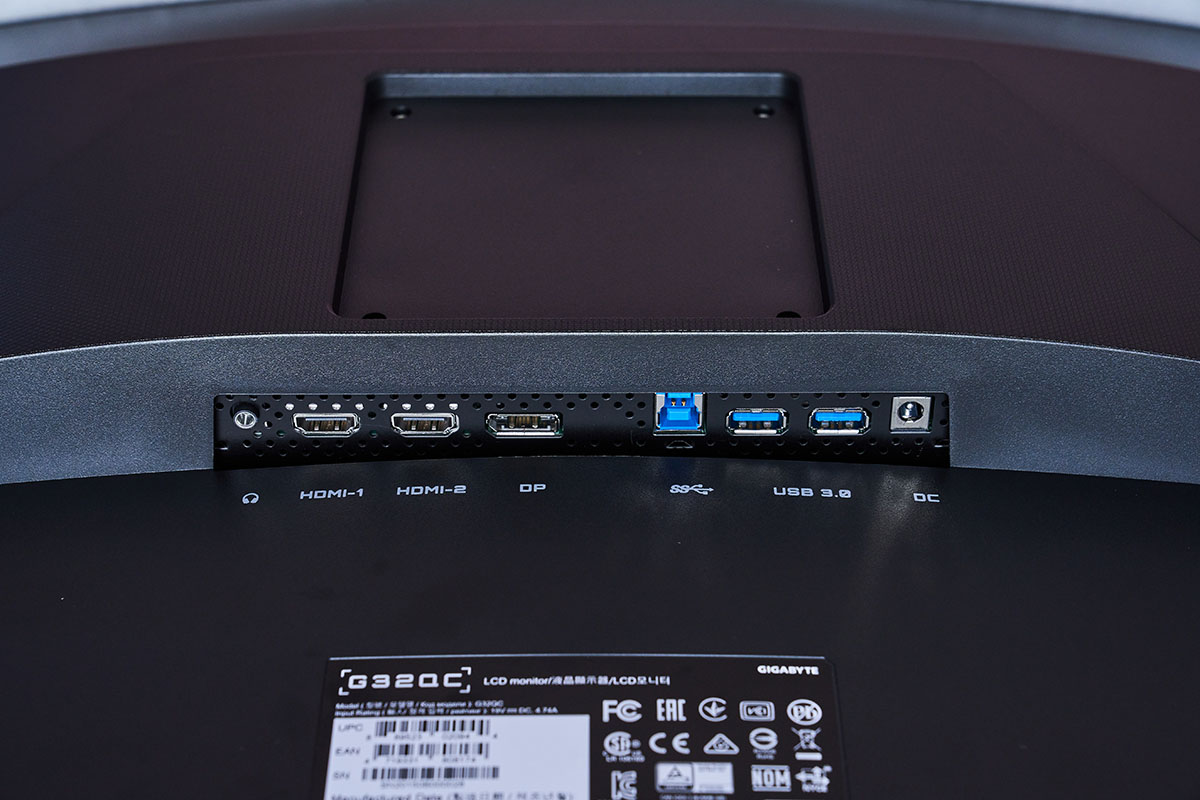 GIGABYTE G32QC 165Hz 極速HDR 曲面電競螢幕，1ms 超快反應，OSD Sidekick 強大操控力