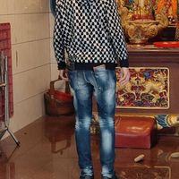 打腹肌。打拳击