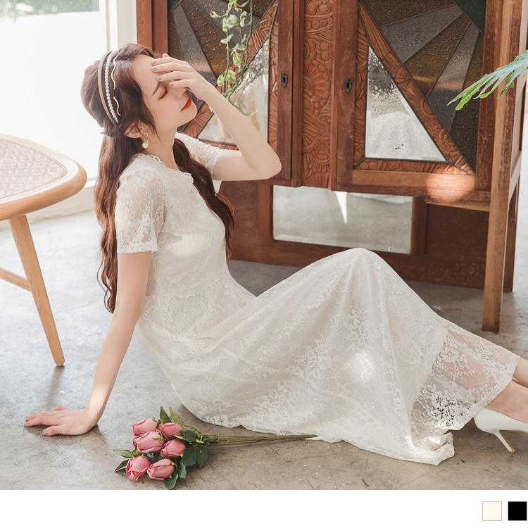 ＊韓系女神．輕婚紗系列＊ 採用質地柔軟且具延伸性的面料，親膚手感，給予自在穿著體驗。 滿版質感蕾絲雕花，細膩的工藝，勾勒出女神的柔美氛圍： 帶有女人氣息的V領剪裁，拼接睫毛蕾絲織帶，增添整體的華麗感；