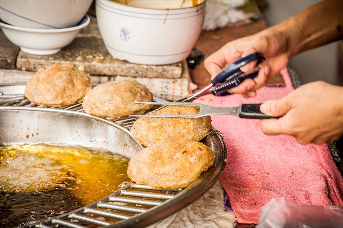 通通50元內爽吃！彰化６高CP值銅板美食：市場老店肉圓、80年蚵仔麵、焢肉飯