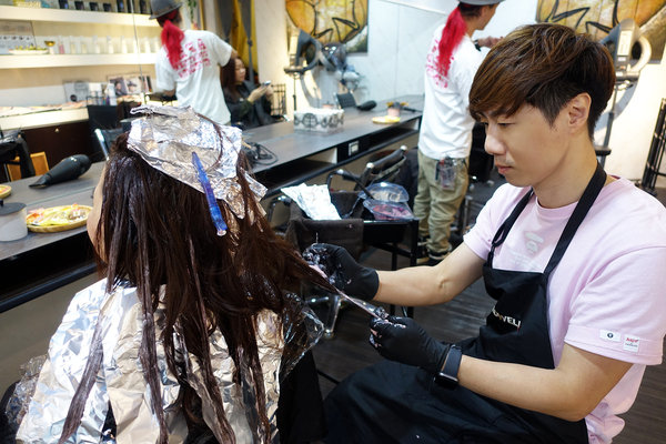 雙連站美髮-Starry髮廊，中山區專業剪染燙護髮，馬偕醫院附近髮廊，設計師ERIC，台北中山區歌薇染髮、歌薇護髮推薦，中山北路髮廊推薦 