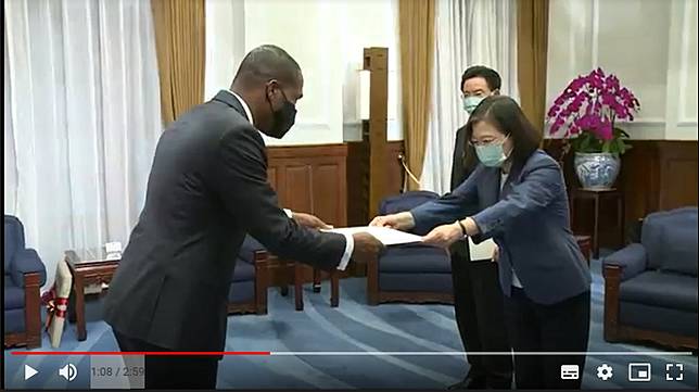 海地新任大使持地到任國書蔡英文 持續深化夥伴關係 自由電子報 Line Today