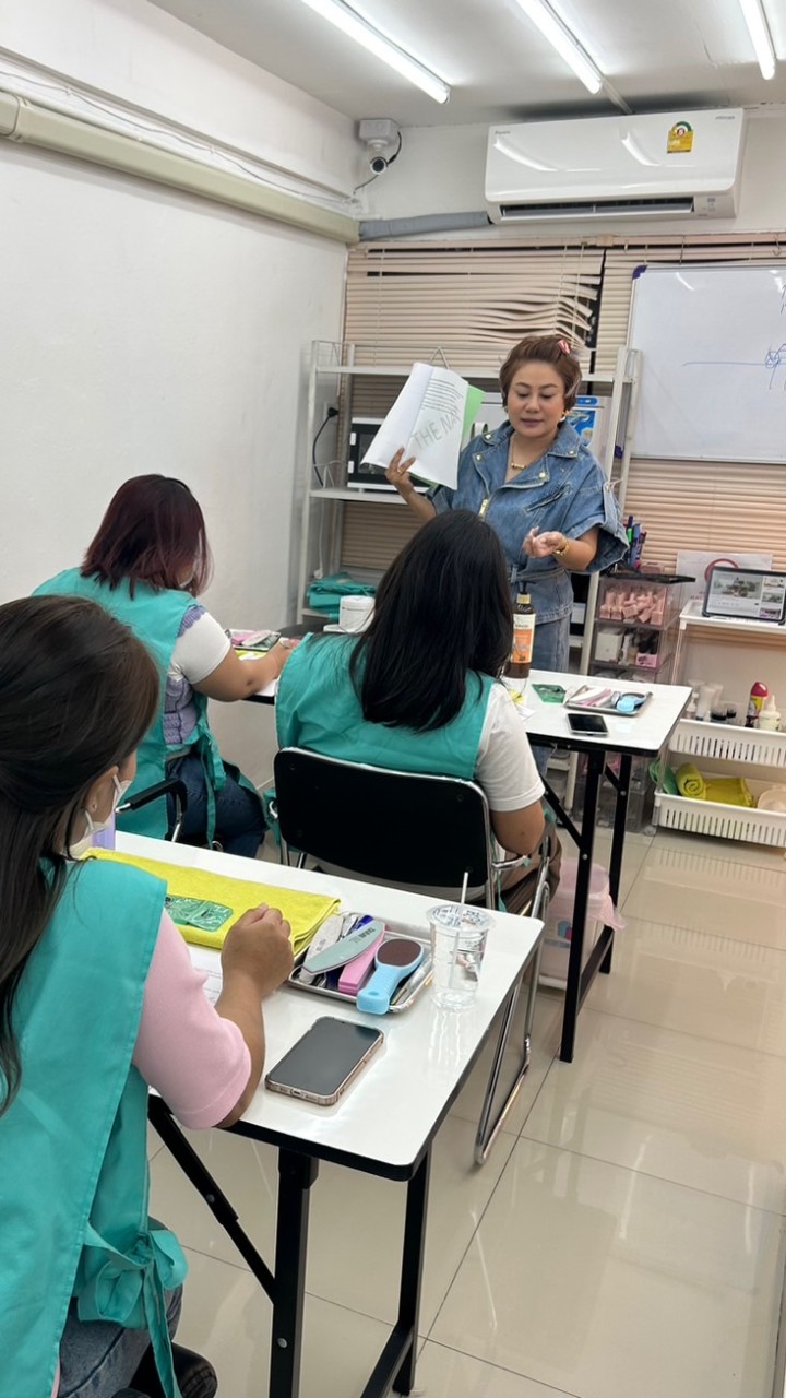 THE NAIL ACADEMY BY ครูพี่วิสอนทำเล็บ