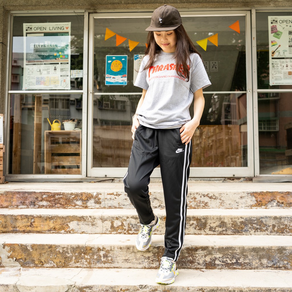 NIKE TRIBUE TRACK PANT - 尺寸： MODEL：167/50著用S S：腰圍約36CM 褲襠約24CM 大腿寬約31CM 褲長約99CM 褲管約15CM M：腰圍約39CM 褲襠