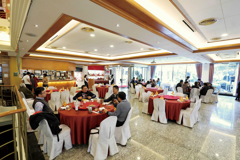 在新北市土城經營超過40年的「青青餐廳」，累積不少忠實顧客。（圖／于魯光攝）