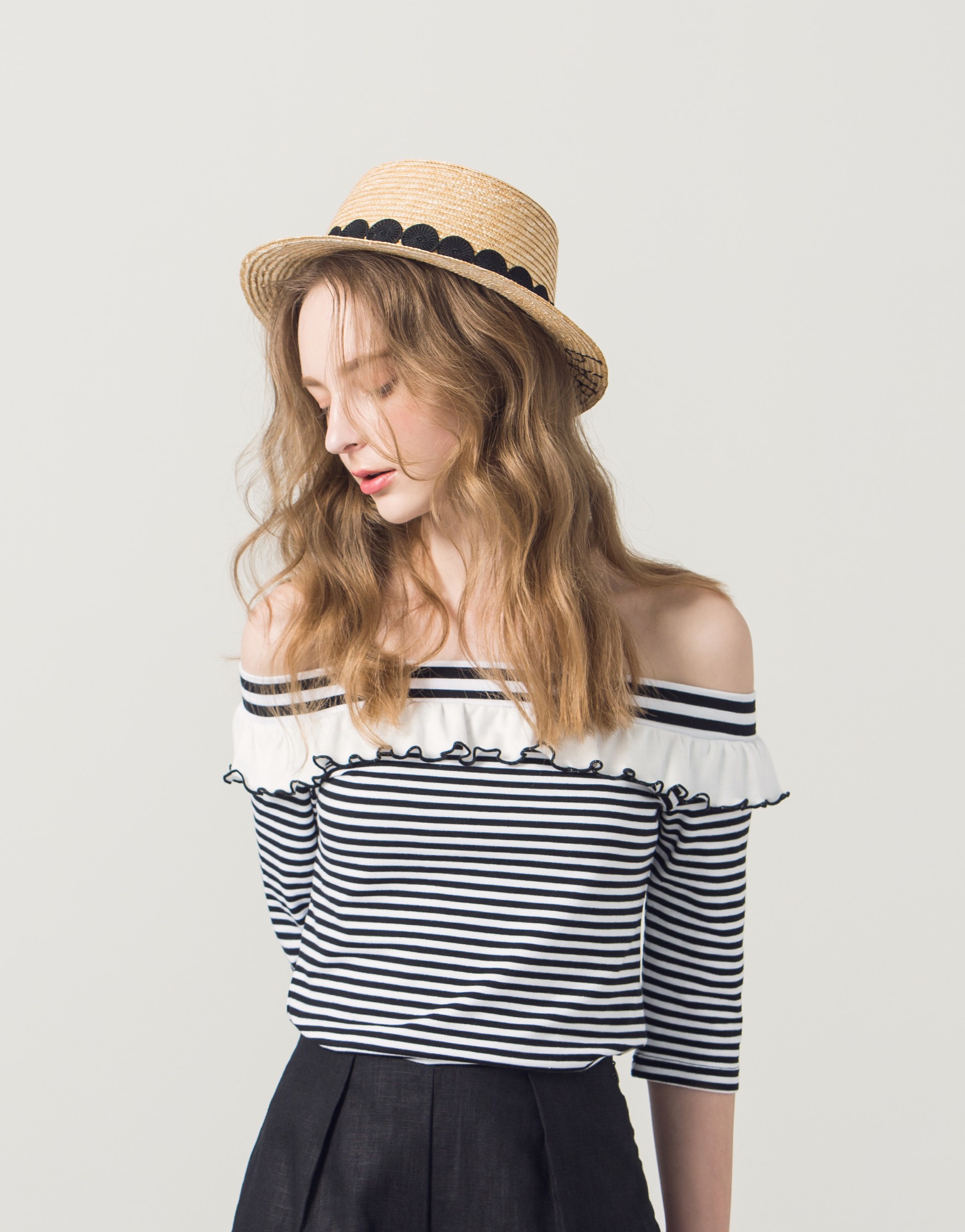 領口密拷捲邊設計/一字領