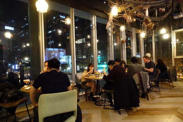 內湖浪漫餐廳-Lazy Point餐酒館，有午餐、下午茶、晚餐的內湖餐酒館，露天酒吧內湖調酒，文湖線約會餐廳，活動包場、會議空間租借的內湖咖啡廳