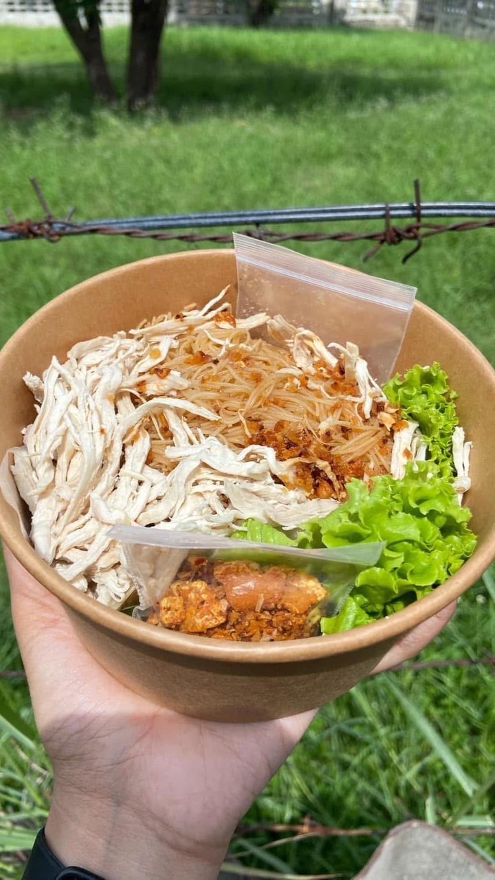 หมี่คลุกไก่ฉีกBy.เจน