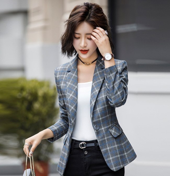 白襯衫女此商品有現貨 衣服為 雪紡材質,有一點彈性,微透 這款衣服的袖子非常特殊,是目前韓國流行的袖型