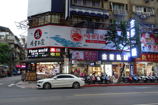 台北聚餐火鍋吃到飽-嗨蝦蝦百匯鍋物吃到飽，罐裝啤酒喝到飽，單點級水準火鍋吃到飽，頂級和牛、生蠔、盒裝冰品吃到飽