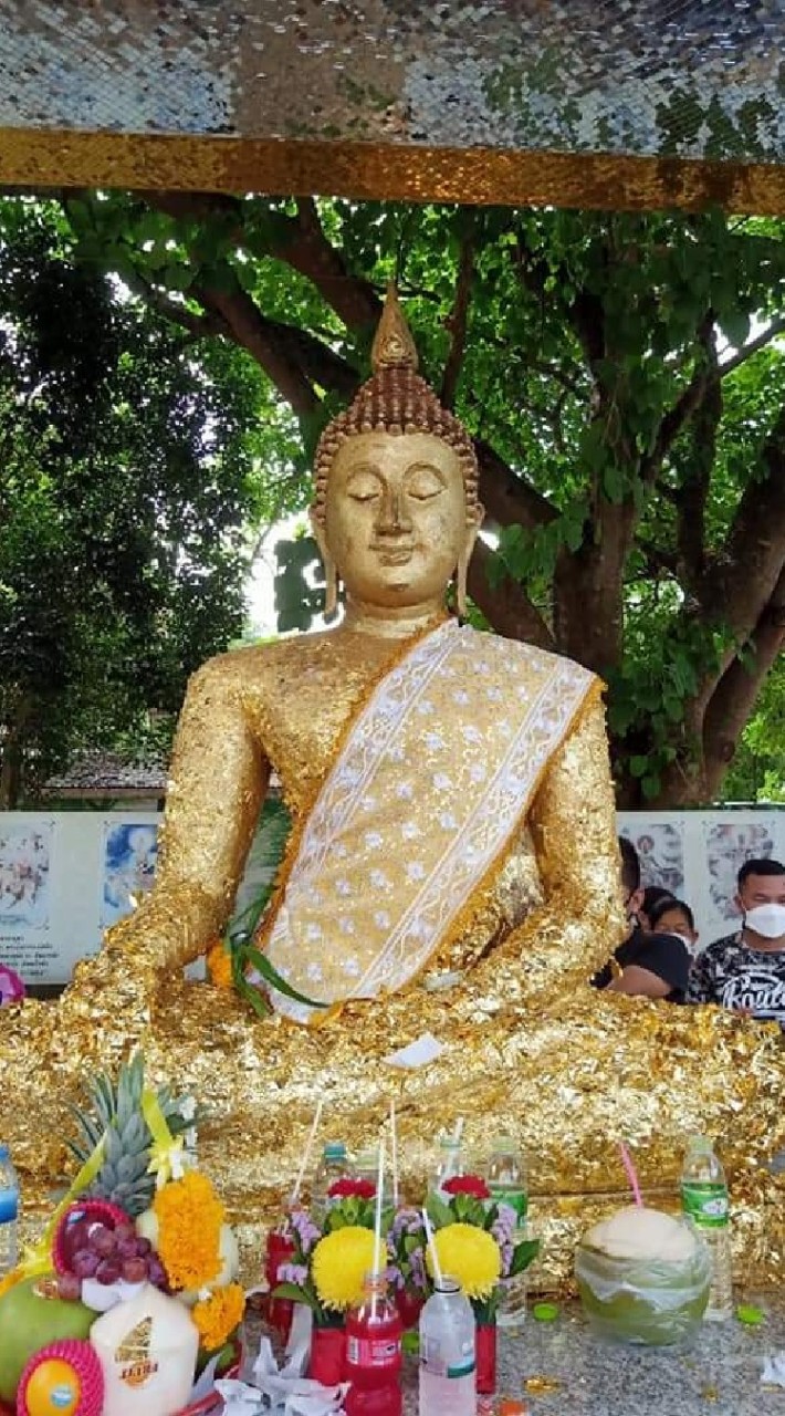 ศรัทธาหลวงปลดหนี้วัดพระธาตุวาโย