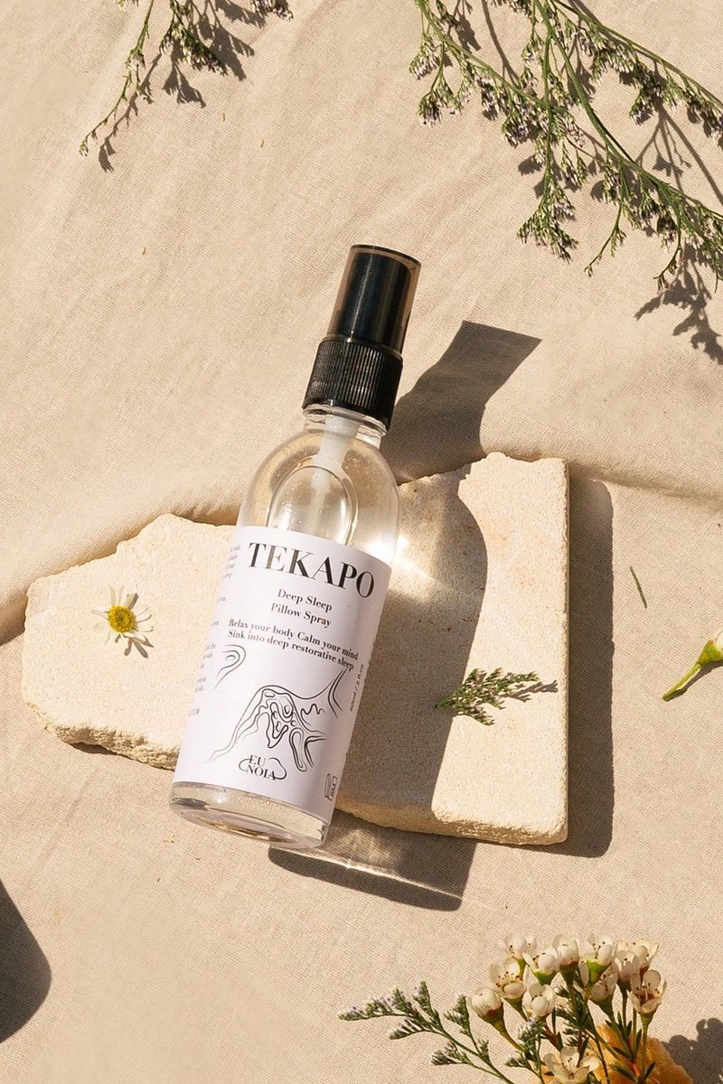 沉睡特卡波 羅馬洋甘菊精油和埃及甜馬郁蘭精油 放鬆身體•舒緩情緒•有助於快速進入深度睡眠並養精蓄銳 享受大自然的饋贈 使用噴霧成就甜蜜的夢