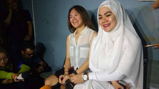 Shafa Haris, pelabrak Jennifer Dunn bersama ibunya, Sarita.