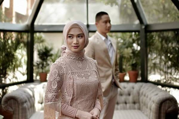 500 Model Baju Lamaran Untuk Orang Gendut Terbaik