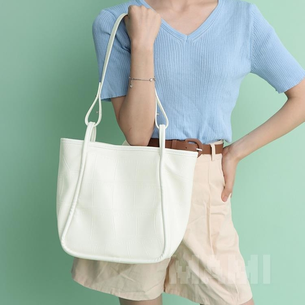 女包小眾設計師大容量水桶包2021新款潮時尚鱷魚紋手提側背包