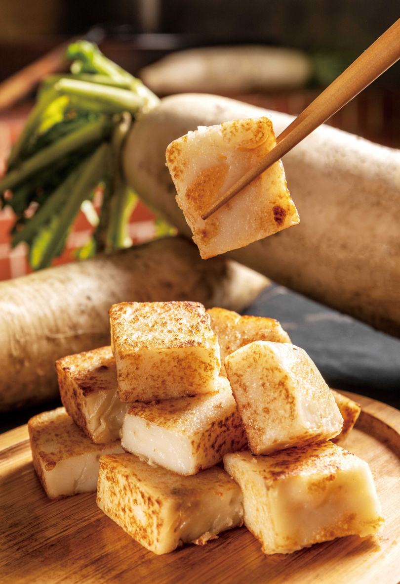 「富品家」的芋頭糕（左）和蘿蔔糕（右）皆以真材實料製作，是最熱銷的點心。（各150元／份）（攝影／焦正德）