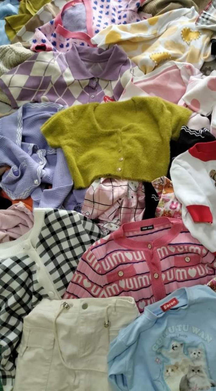 แบ่งปัน เสื้อผ้า กระเป๋า รองเท้า มือ1/2 ราคาเบาๆ