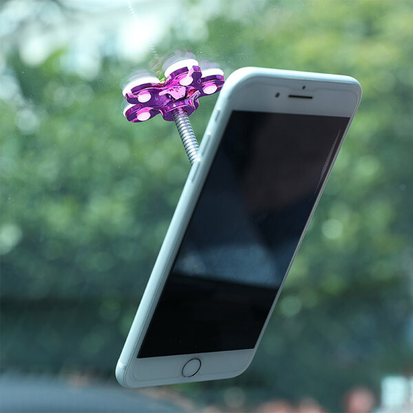 品名 魔力吸盤手機支架（家用/車用） 商品介紹 採用環保有機矽材料製作，具有多功能，吸力強，便攜帶等優點，無需貼片，不傷手機，金屬軟管連接，可360度旋轉，小巧輕便，隨時隨地，方便實用。 家用為雙面吸