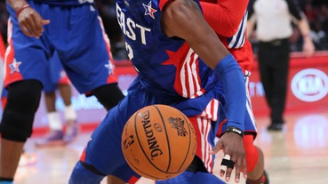 新聞速報 / Kyrie Irving 10 大 PE 鞋款